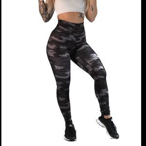 Effortless Scrunch Leggings Black Camo